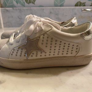 Steve madden star sneakers